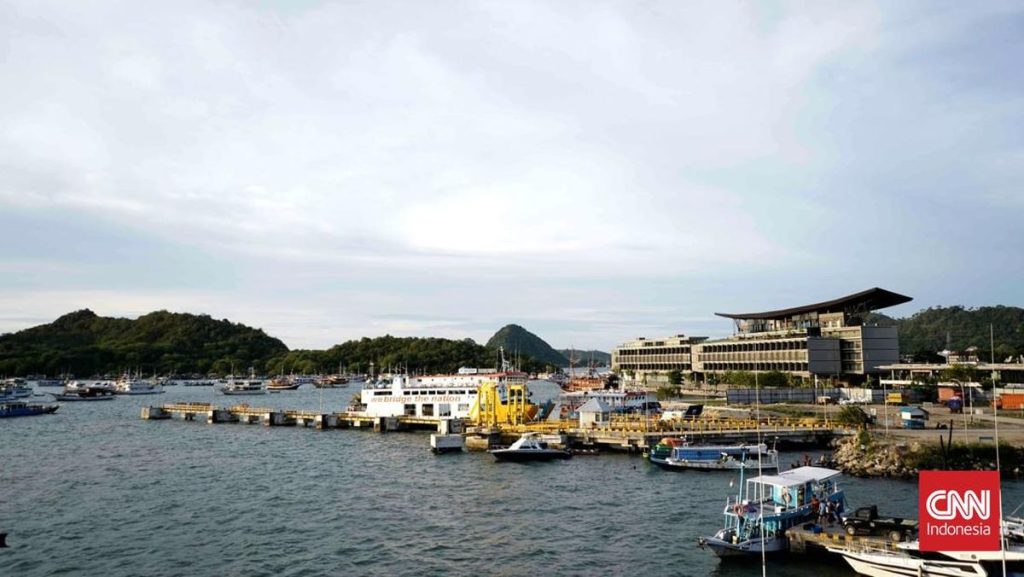 KSOP Labuan Bajo Larang Wisata Bahari Usai Gelombang Capai 2,1 Meter