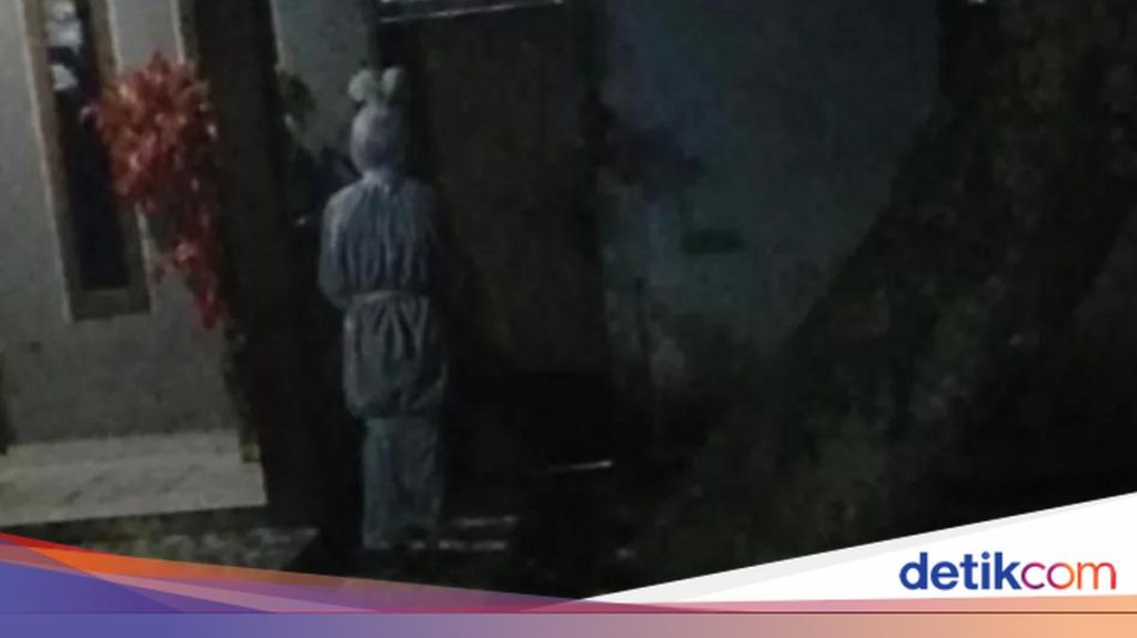 Bising Motor Terdengar Sebelum ‘Pocong’ Teror Rumah Warga di Cibinong