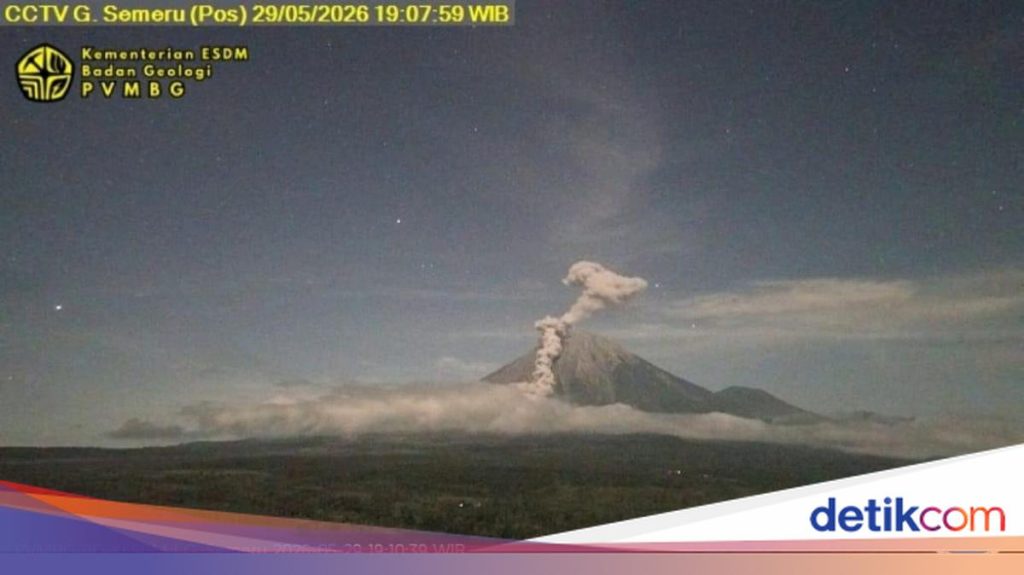 Gunung Semeru Erupsi Lagi Malam Ini, Tinggi Awan Panas Capai 2 Km
