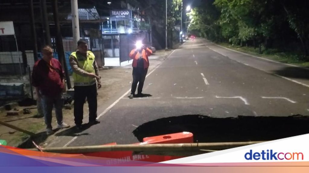 Jalan Lenteng Agung Jaksel Amblas, Pengendara Diminta Hati-hati