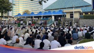 Jemaah Salat Idul Adha Padati Masjid Raya Pondok Indah, Saf Sampai ke Luar