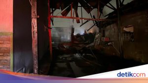 Api Kebakaran di Gandamekar Bekasi Muncul dari Gudang Limbah Tekstil