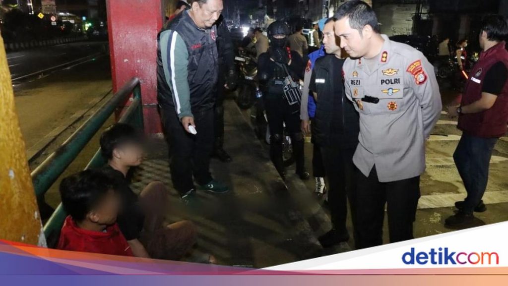 Polisi Patroli di Kawasan Jakbar, Amankan 2 Orang Bawa Obat Terlarang