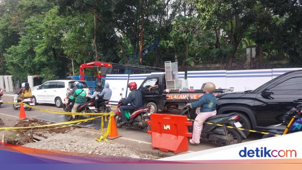 Kondisi Terkini Perbaikan Jalan Amblas di Lenteng Agung Jaksel