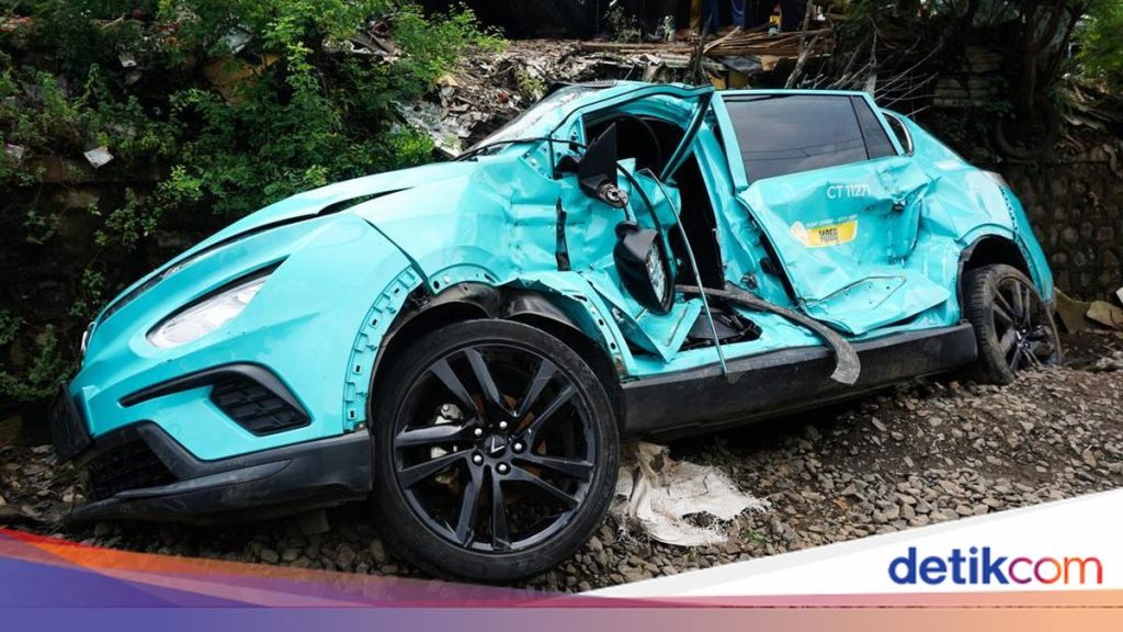 Jadi Tersangka, Sopir Taksi Green SM Dinilai Lalai Tertemper KRL di Bekasi