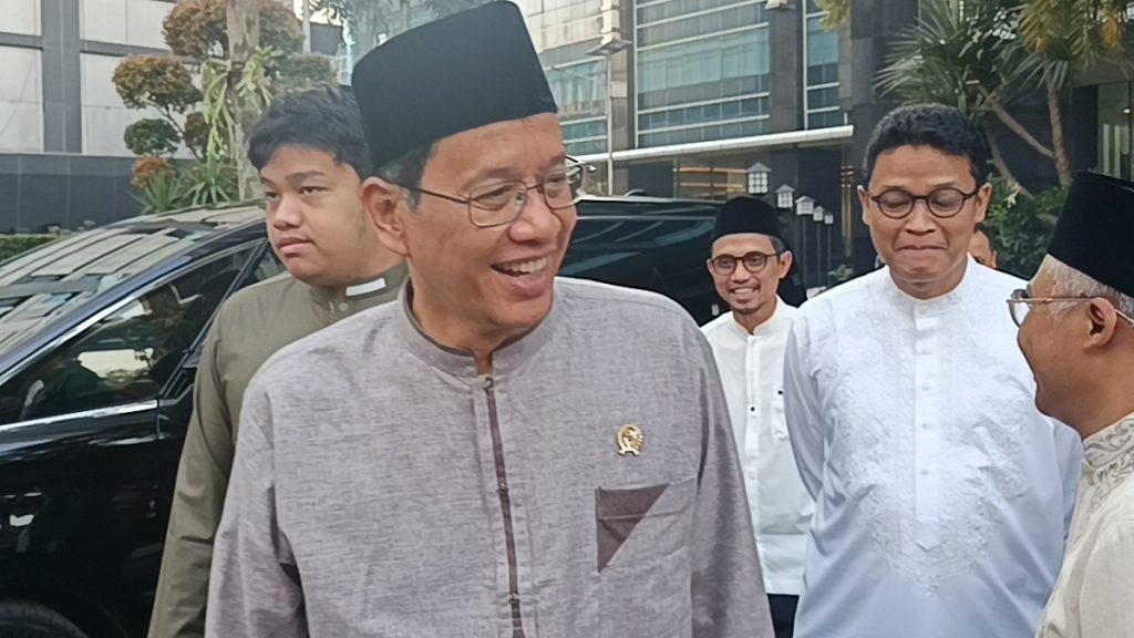 Purbaya Yudhi Salat Idul Adha di Masjid DJP, Kurbankan Dua Sapi : Okezone Economy
