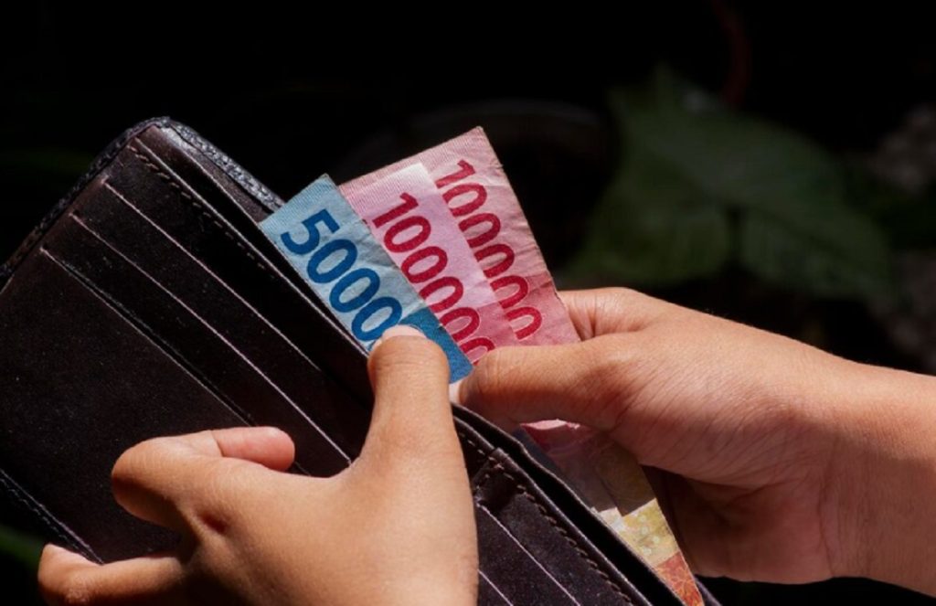 Rupiah Sempat Tembus Rp17.900 per Dolar AS, Defisit Neraca Pembayaran Disorot : Okezone Economy