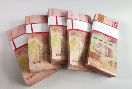 Apa yang Terjadi jika Rupiah Sampai Tembus Rp 20.000 per Dolar? : Okezone Economy