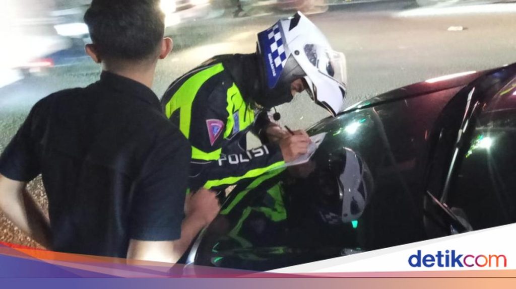 Mobil Mewah Berpelat Mirip ‘RI’ di Tangerang Sempat Dikira Menteri
