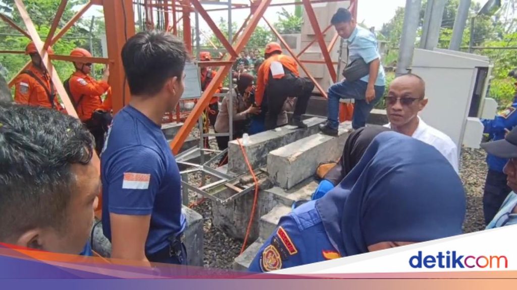 Pria di Lampung Naik Tower 52 Meter, Mau Turun Usai Dibujuk Istri Pakai HT