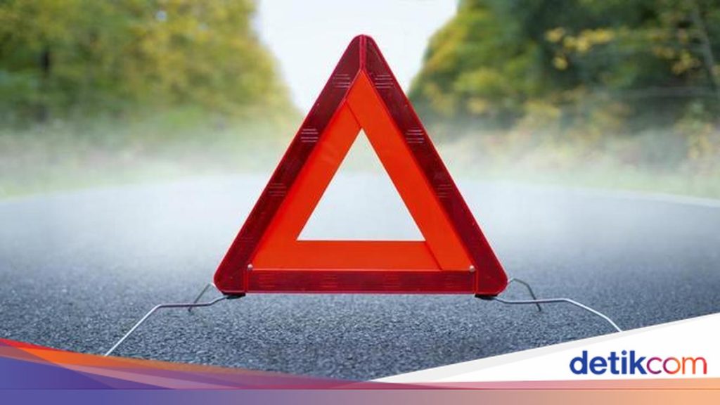 Truk Terguling di Flyover Kranji Bekasi, Warga Diimbau Cari Jalur Alternatif