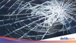 Fortuner Terbalik di Tol Jagorawi Arah Bogor, Pengemudi Terluka