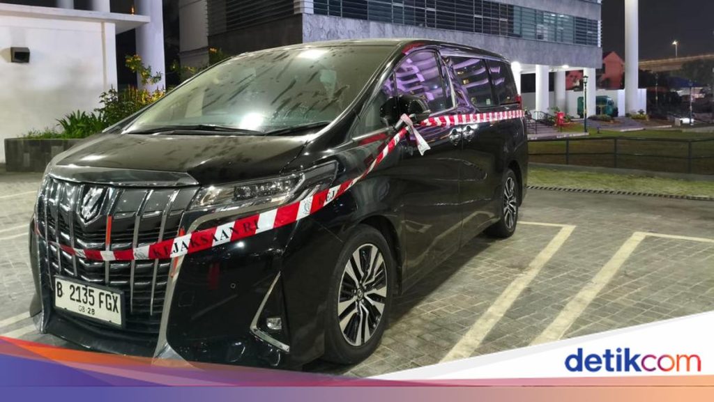 Kejagung Sita Alphard dari Tersangka Asep Yusuf Orang Dekat Sony Sonjaya