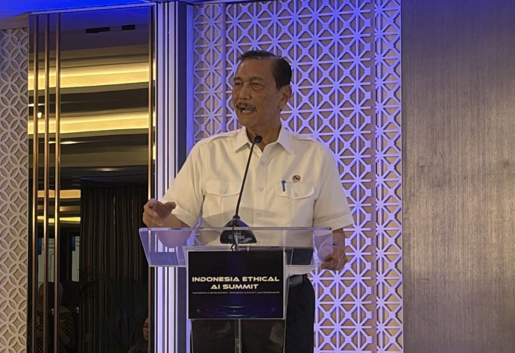 Masyarakat Dapat Rp5,4 Juta, Luhut: Kalau Diberi Bansos Terus Akan Malas : Okezone Economy
