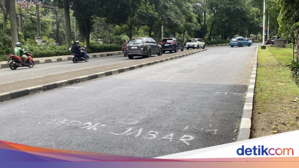 Di Balik Perbaikan Jalan Lenteng Agung Ditulis Tanda Batas Wilayah