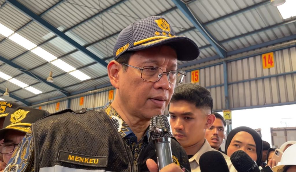 4 Fakta Transaksi di Pelabuhan Wajib Pakai Rupiah hingga Biang Kerok 3.100 Kontainer Numpuk : Okezone Economy