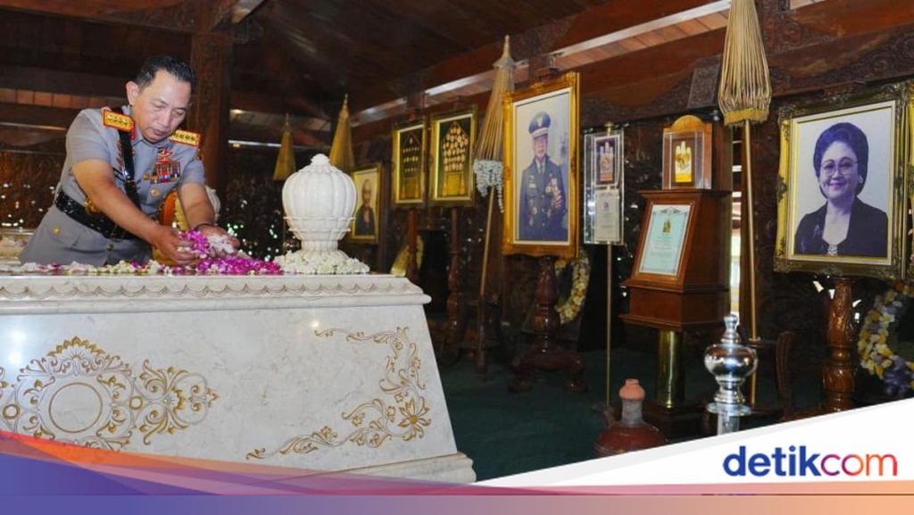 Kapolri Juga Ziarah ke Makam Soeharto di Astana Giribangun