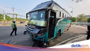 Terobos Lampu Merah, Bus Tabrak Pemotor hingga Tewas di Serang