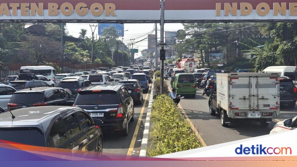 Masih Libur Sekolah, Lalin Puncak Bogor Masih Dipadati Wisatawan