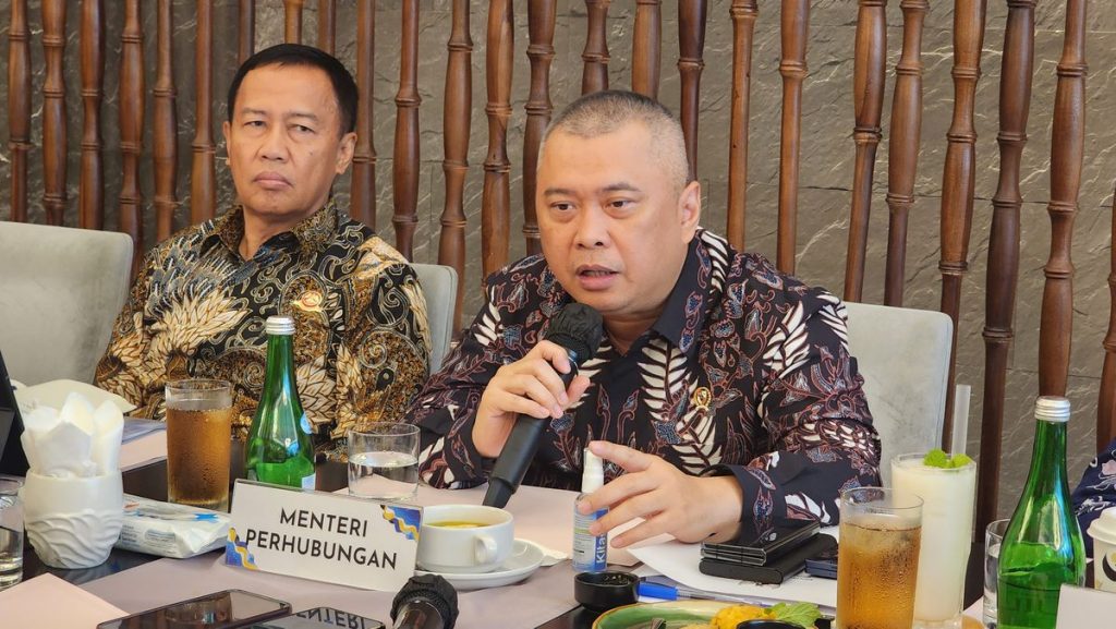 Berlaku 1 Juli, Menhub Minta Aplikator Jelaskan ke Ojol Skema Potongan 8 Persen : Okezone Economy