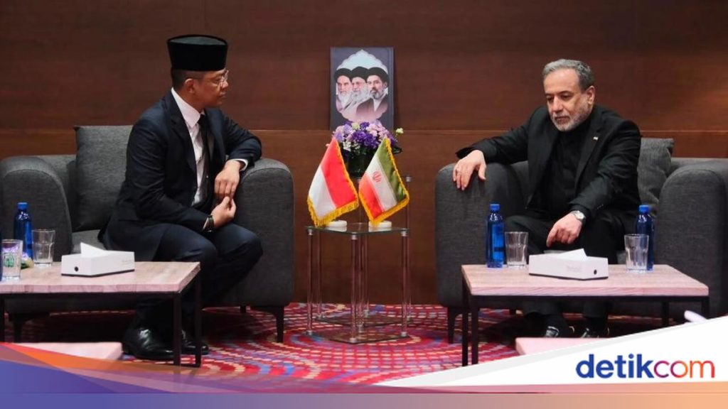 Menlu RI Bertemu Menlu Iran Saat Hadiri Upacara Pemakaman Ali Khamenei