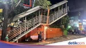 Ditarget Tuntas Malam Ini, Ini Progres Pembongkaran JPO Tendean