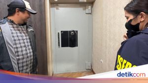 Penampakan Brankas Tertanam di Dinding Kafe de’Clan Saat Digeledah Polisi