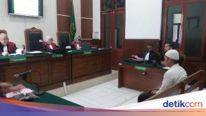 Pria di Surabaya Diadili Usai Rusak Jok Motor dan Curi Tas Isi Duit Rp 5 Ribu