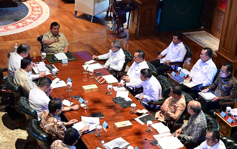 Prabowo Kumpulkan Menteri di Hambalang, Bahas Harga Khusus BBM Nelayan : Okezone Economy