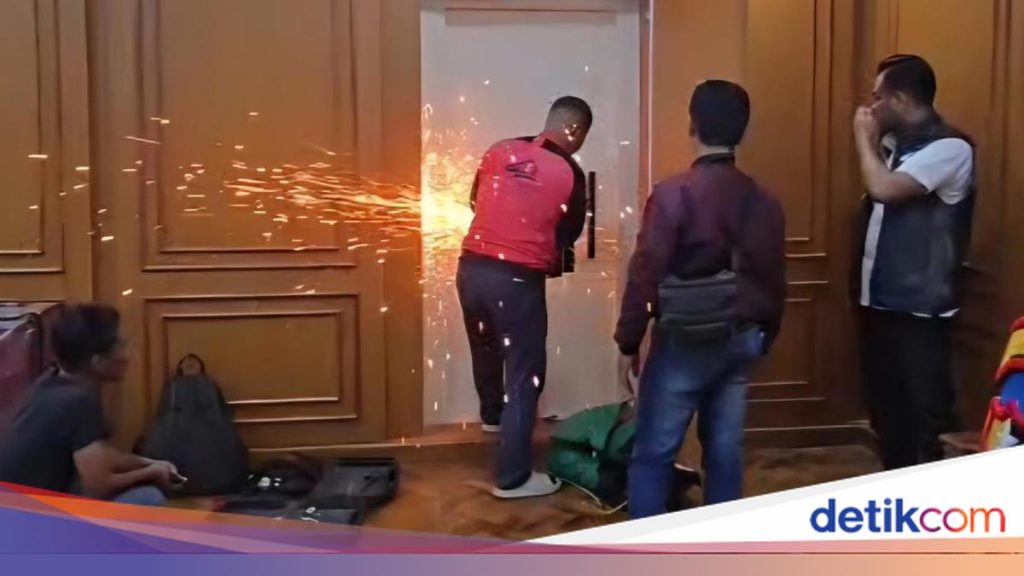 Cerita Ahli Kunci Bantu Polisi Bongkar Brankas Berisi 74 Kg Emas di Bogor