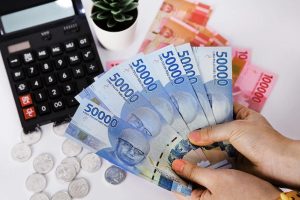 4 Fakta Rupiah Kembali Anjlok ke Rp18.000 : Okezone Economy