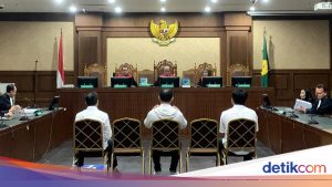 Hakim: Dirjen Bea Cukai Djaka Budhi Utama Terima Rp 21 M dari Bos Blueray